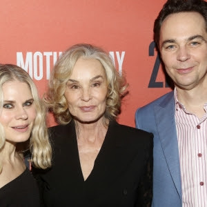 Video: MOTHER PLAY Red Carpet