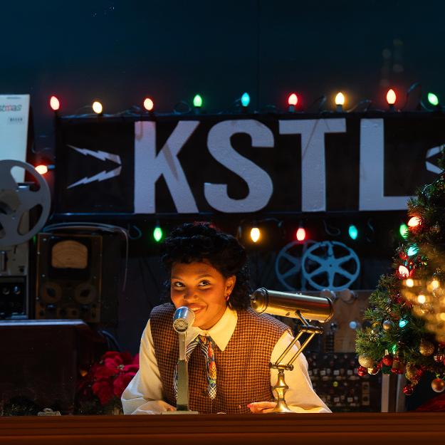 BWW Q&A: Jailyn Genyse of It's A Wonderful Life: A Live Radio Play at Repertory…