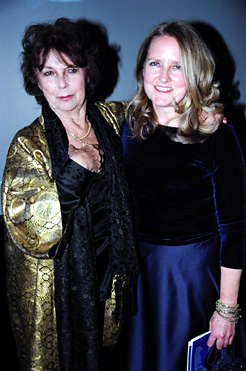 Photo Coverage: Stella Adler Gala/Passing of the Torch - Brando to Beatty Image