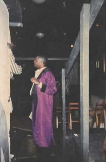 Talking Text: ESC Chicago Founder Darryl Maximilian Robinson chats with an audience member after his performance as James Tyrone, Sr in Long Days at The Heartland Cafe Studio Theatre of Rogers Park.