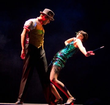 Singin'in the Rain - Arizona Broadway Theatre - Michael LaMasa and Fiona Laube.