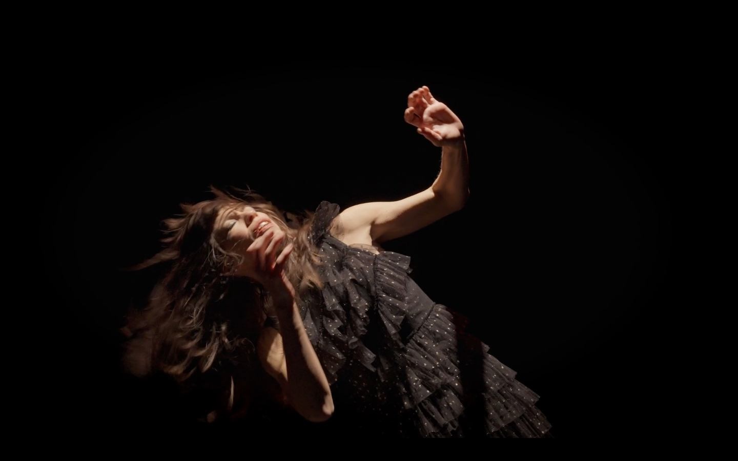 Jessica Fudim in Venomous, her dance-theater revamp of the Medusa myth, Sept 4 & 6, 2025 in the Cannonball hub of Philly Fringe at the Icebox Project Space Gallery. Still image from video by Peter Ruo Jessica Fudim in Venomous, her dance-theater revamp of the Medusa myth, Sept 4 & 6, 2025 in the Cannonball hub of Philly Fringe at the Icebox Project Space Gallery. Still image from video by Peter Ruo