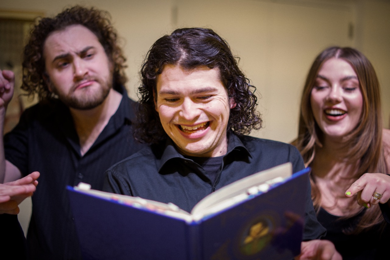 The cast of A Valentine''''s Affair plays Sonnets From a Hat