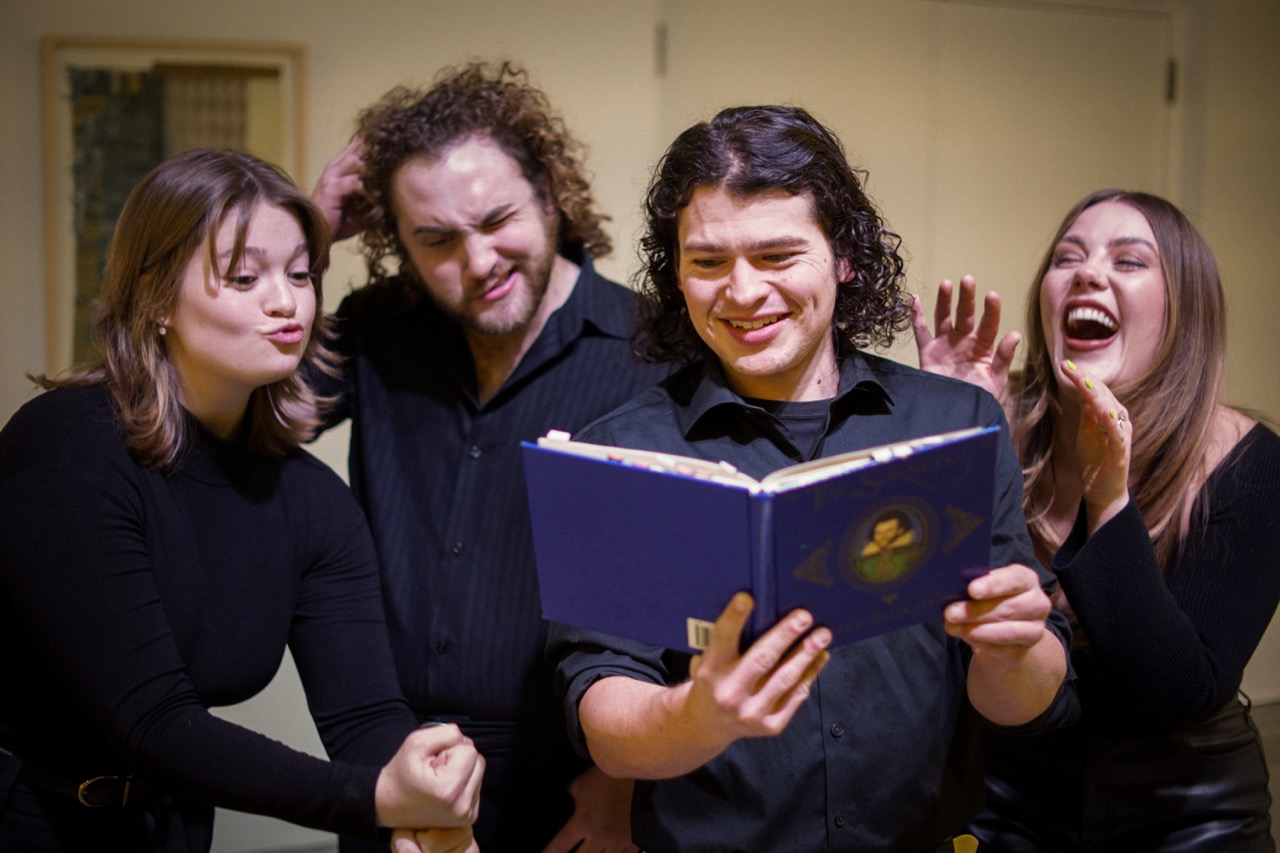 The cast of A Valentine''''s Affair plays Sonnets From a Hat