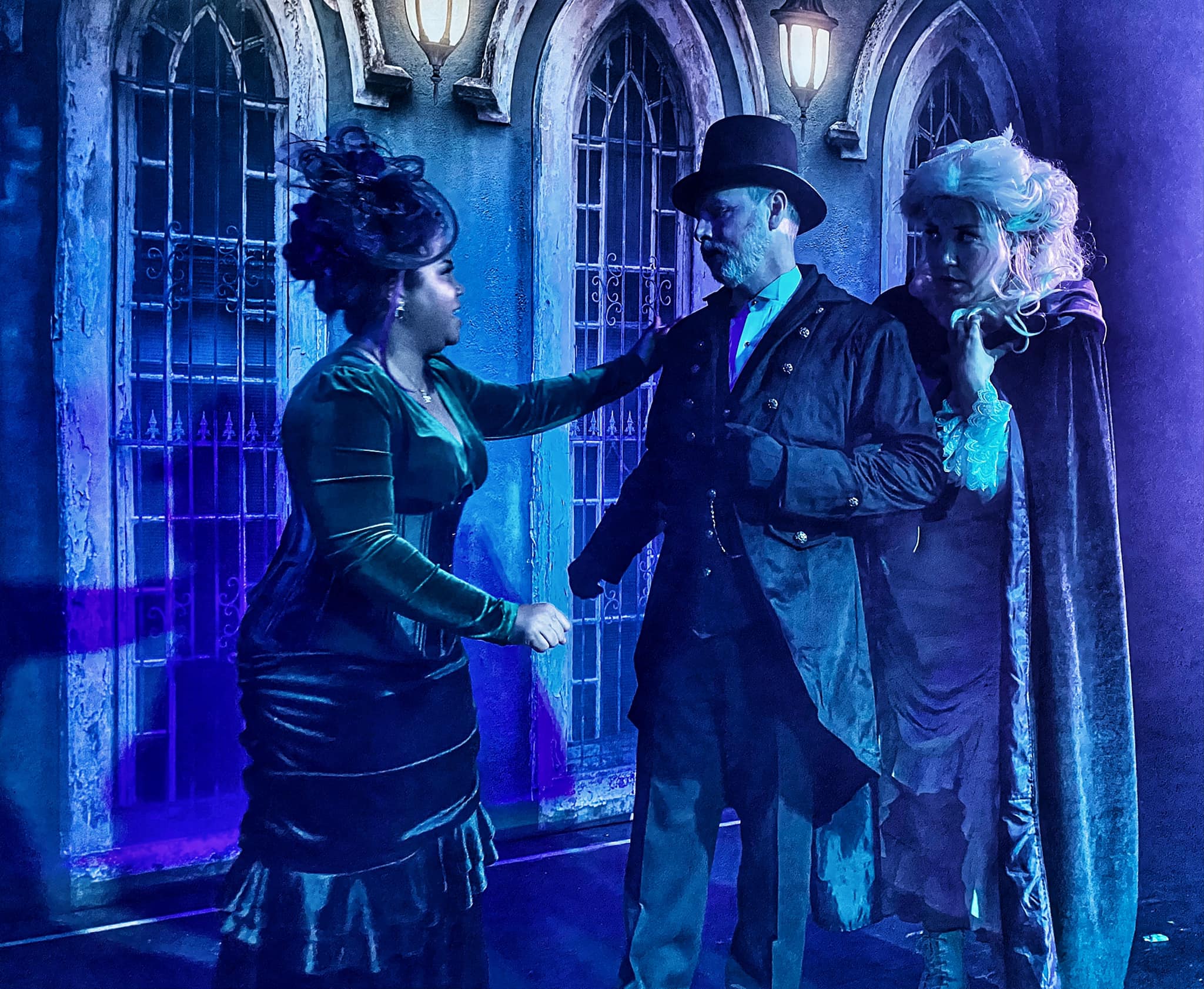 Sir Danvers Carew and his daughter Emma consult with Lady Savage on the murders threatening London's upper class.