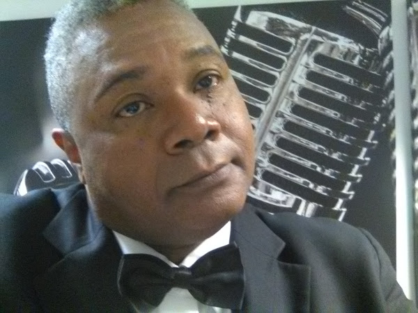 ESC Chicago and Los Angeles Founder: Now celebrating his 50th Anniversary As An American Stage Performer, Darryl Maximilian Robinson has led The Excaliber Shakespeare Company since 1987.