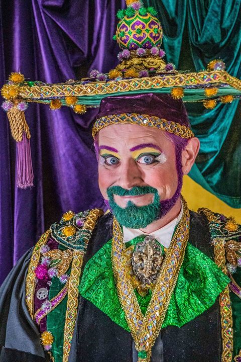 Professor Carl Nivale (Vatican Lokey) holds court during The Professor Carl Nivale Show.  Photo by Roy Guste.