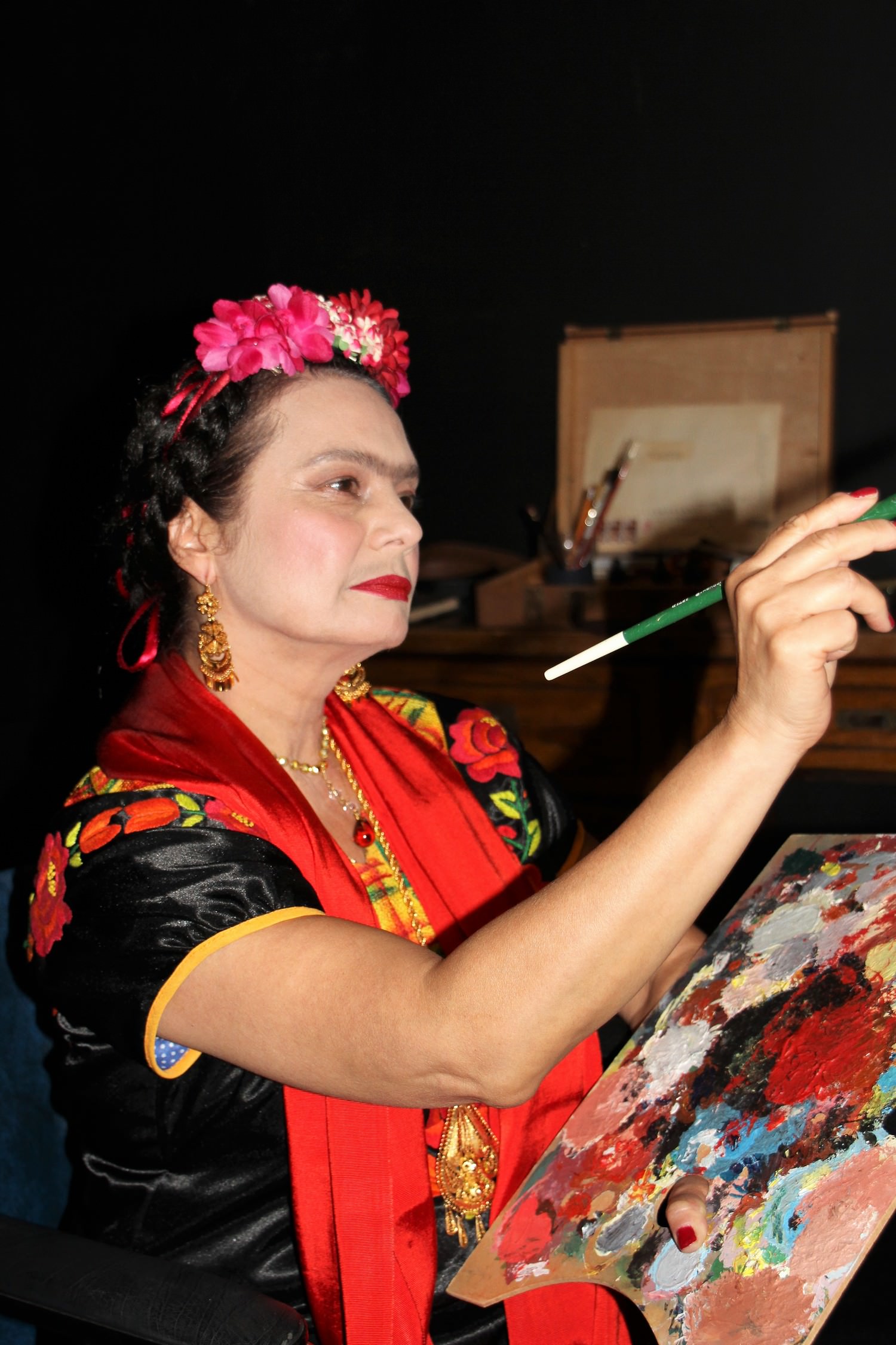 Odalys Nanin as Frida Francisco Medina as Musician Marisa Lopez as Maria Felix 5