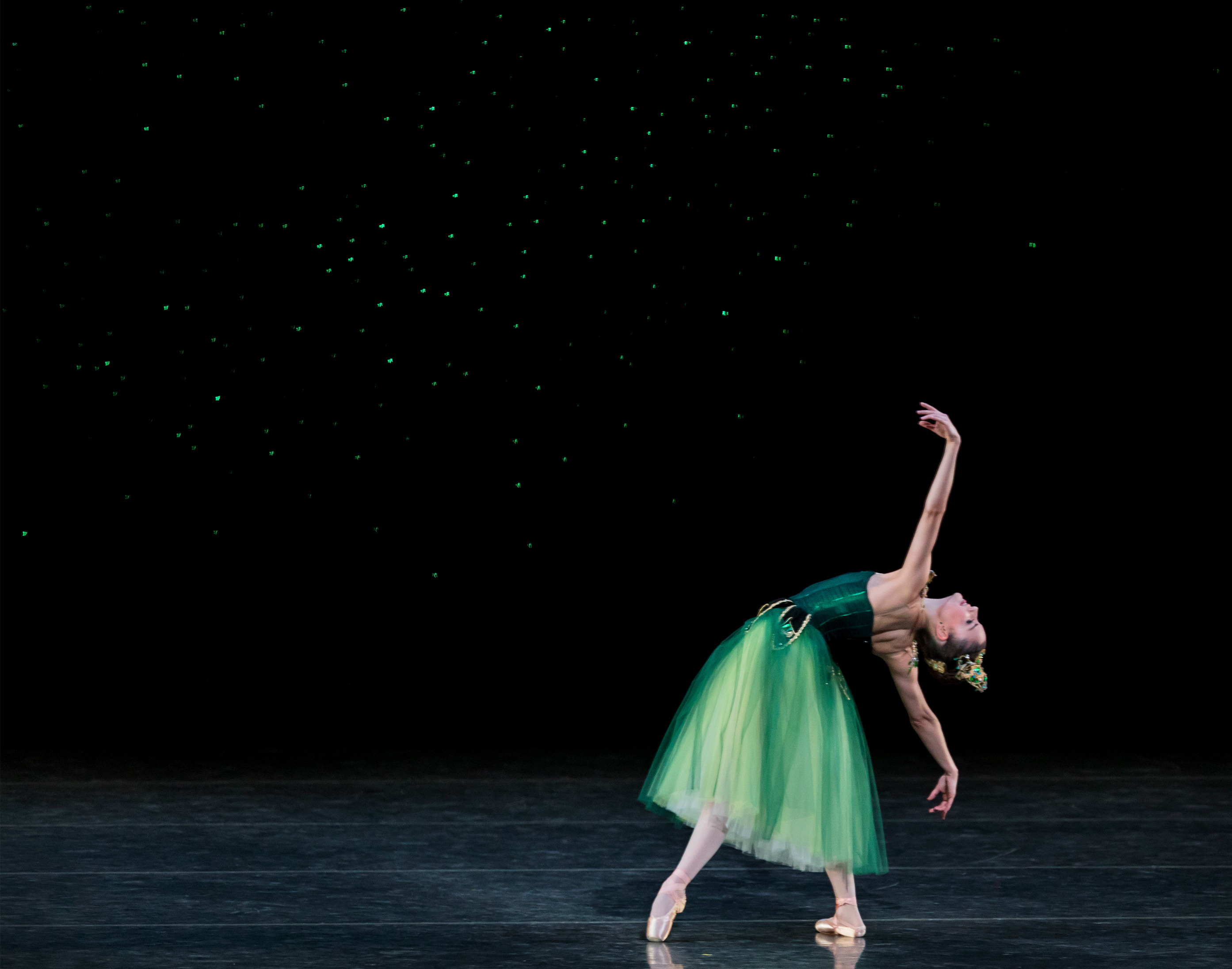 Miami City Ballet's Jennifer Lauren in "Emeralds." Photo by Daniel Azoulay. 