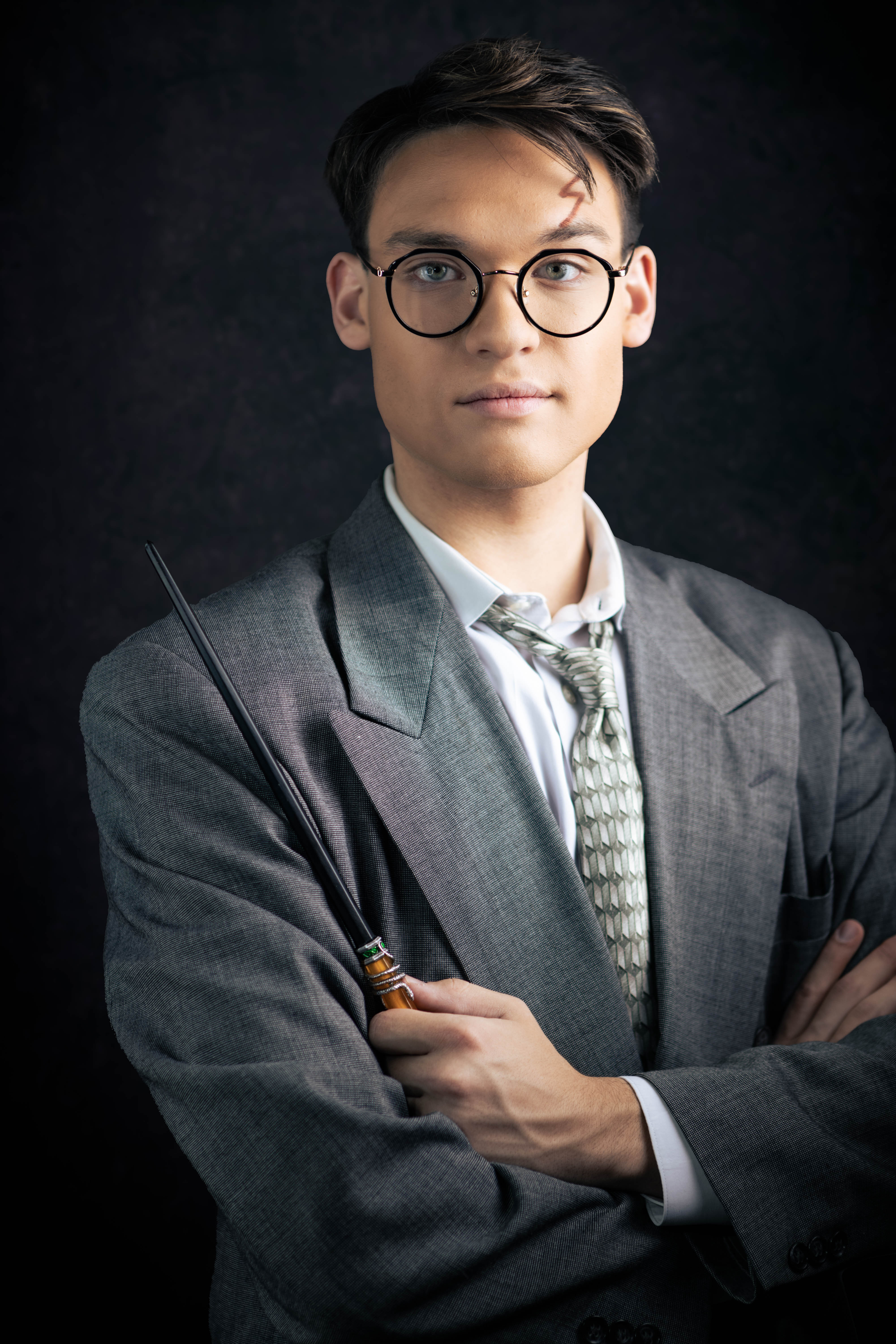 Joshua Carl as Harry Potter.