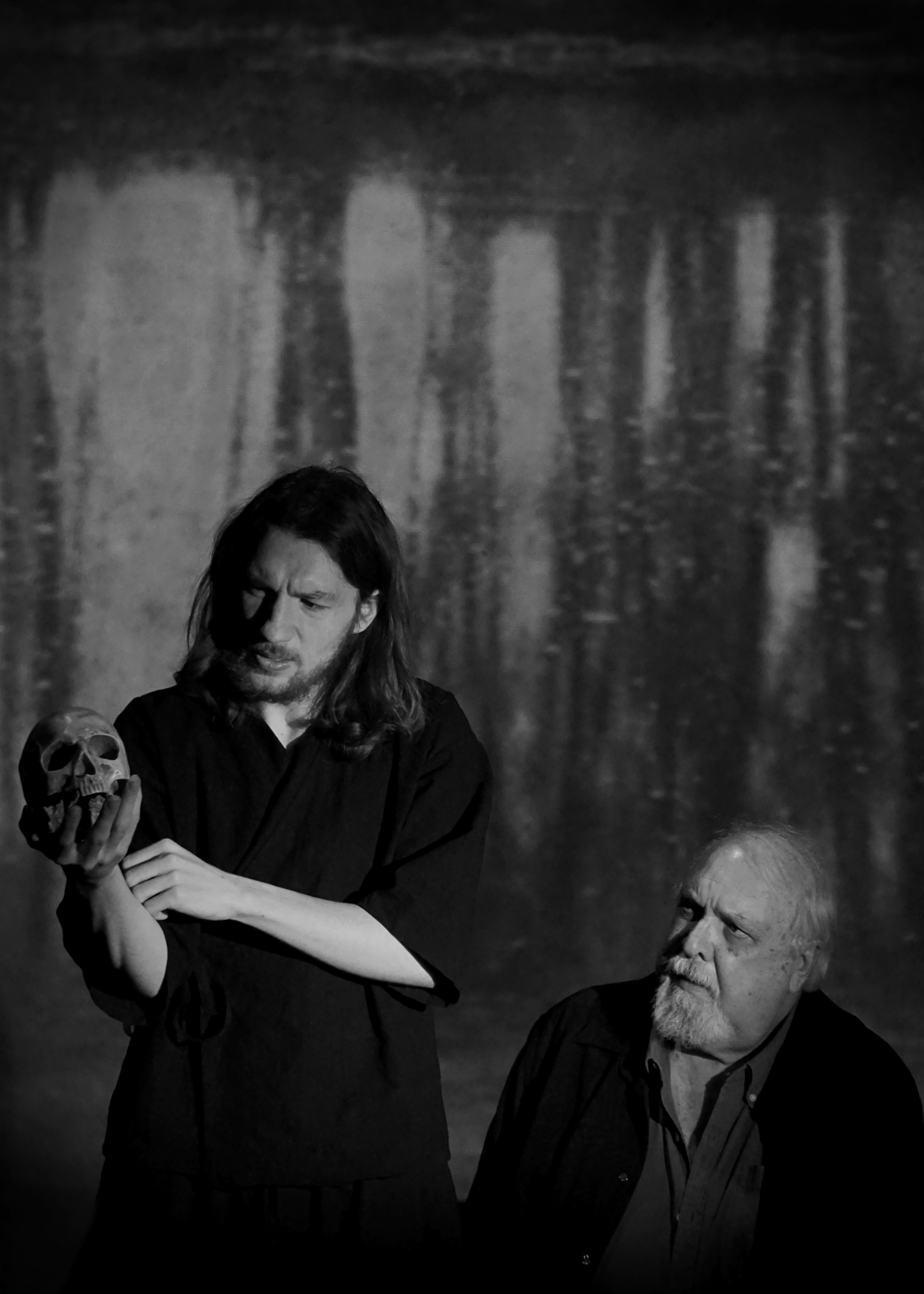 Peter ''Yurble'' Kiewra as Hamlet and Russ Austin as Gravedigger