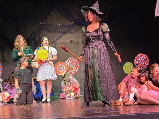 Kyla Puryear as The Witch, Evelynn Knox as Dorothy, Valentina Vargas as Toto