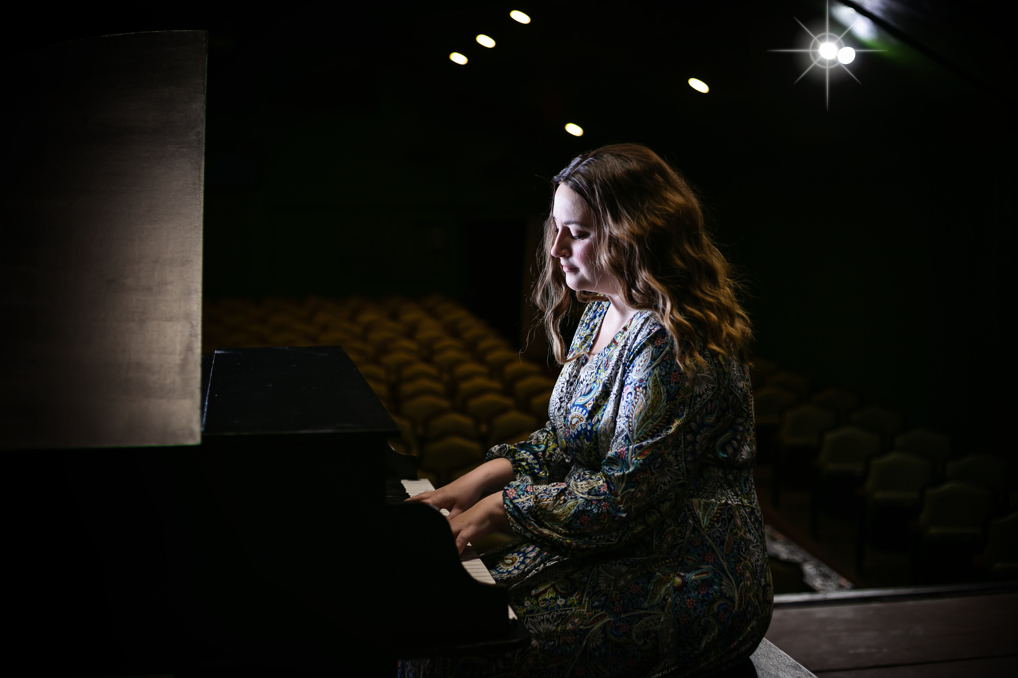 Beautiful: The Carole King Musical at The Players Guild of Dearborn Leah Frazier as Carole King Photo Credit: Jenn Deckert