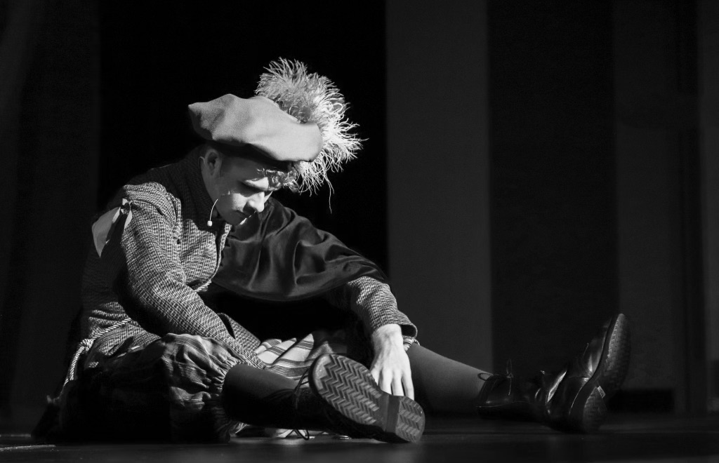 Rosencrantz (Jack Andersen) counts his coins.