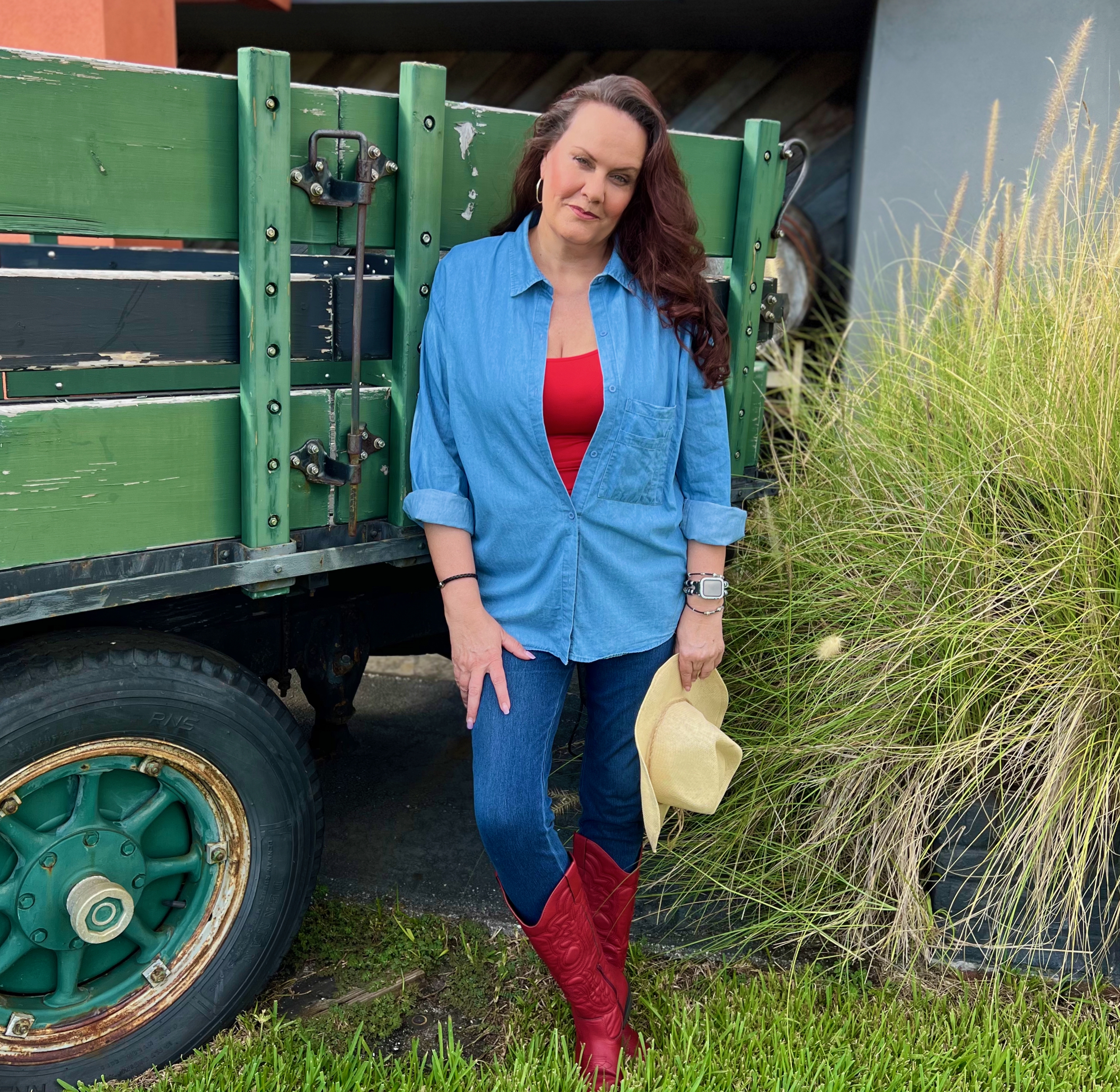 Samantha Marti-Parisi as newspaper columnist, author, political commentator and Texas firebrand, Molly Ivins in Red Hot Patriot