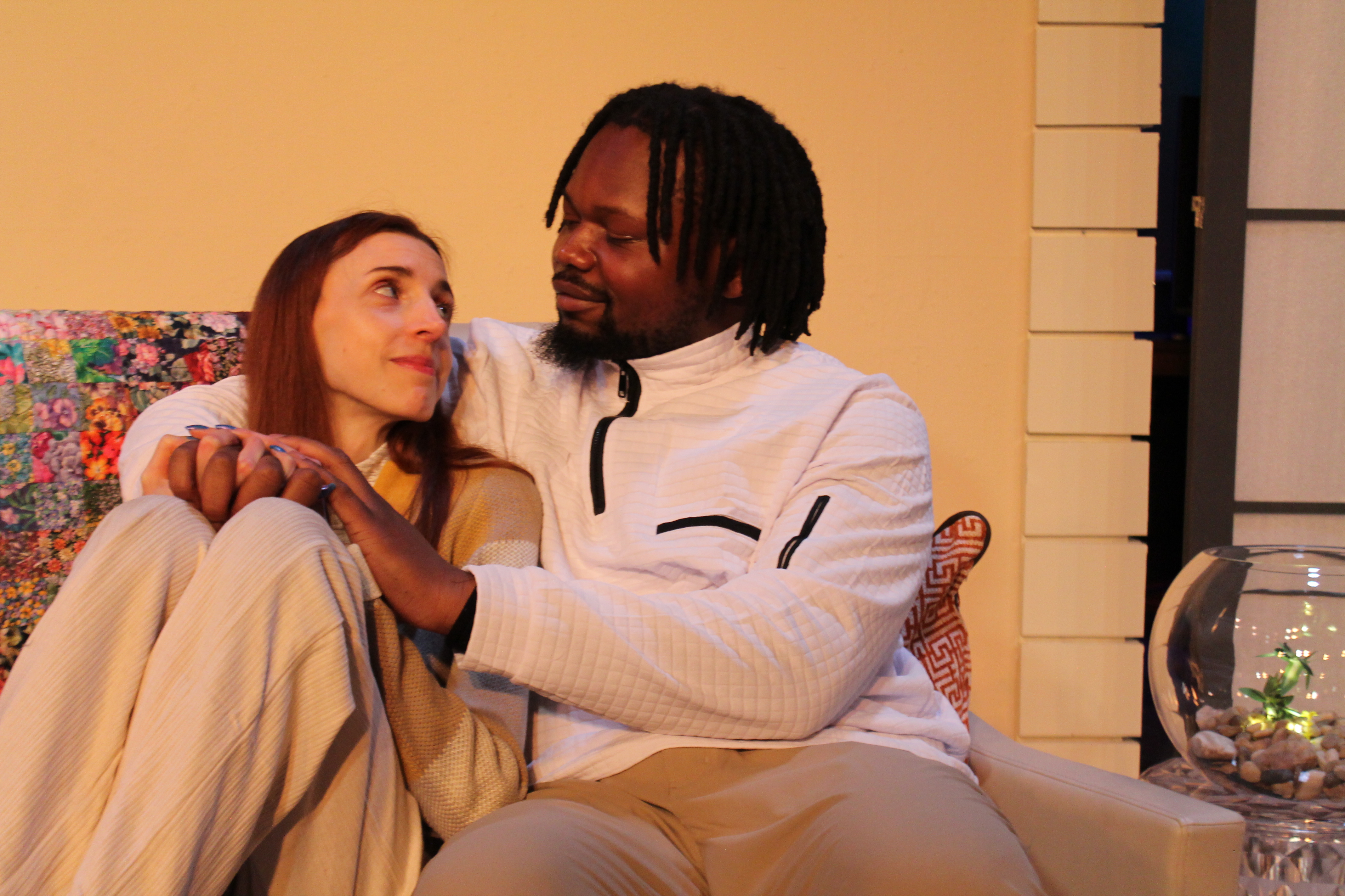 Oliver (Jamil Long), Anna (Caity Brown),