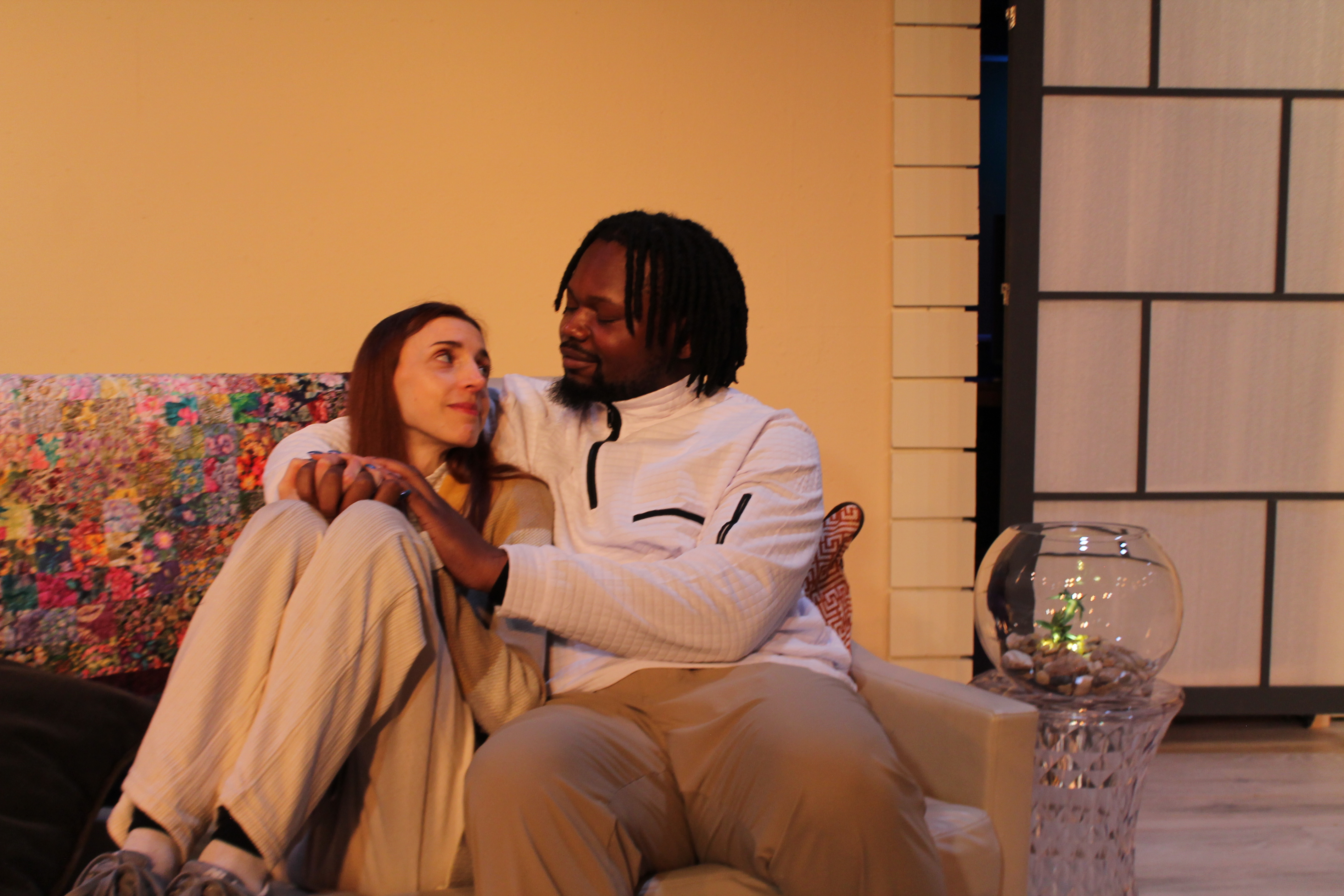 Oliver (Jamil Long), Anna (Caity Brown),