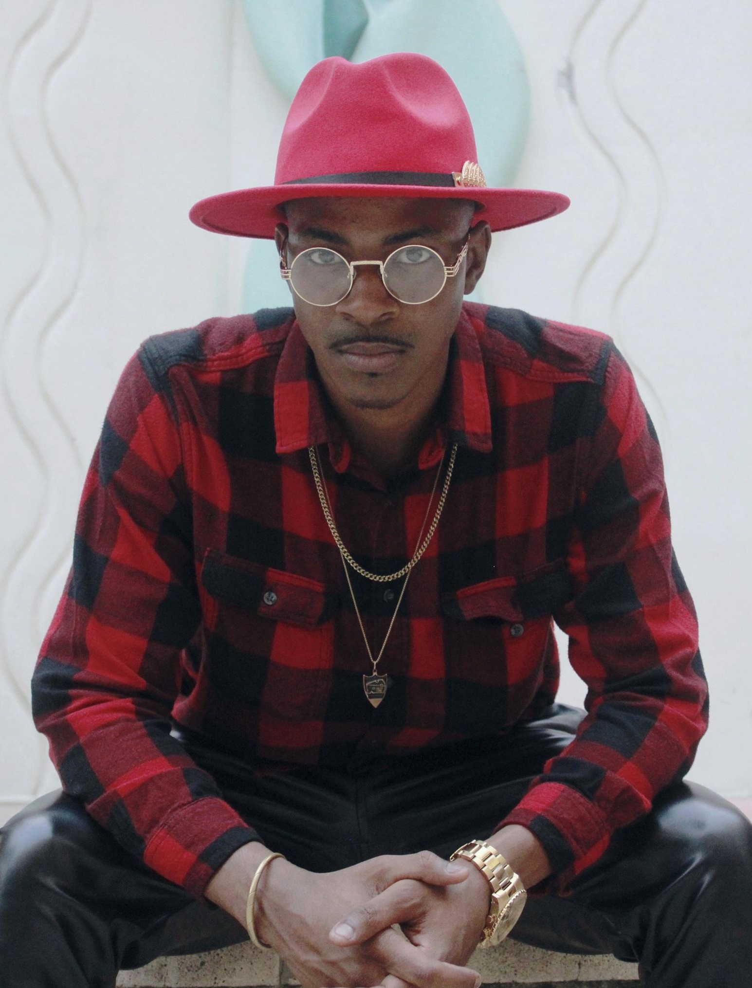 Comedian Shannon Battle performs.