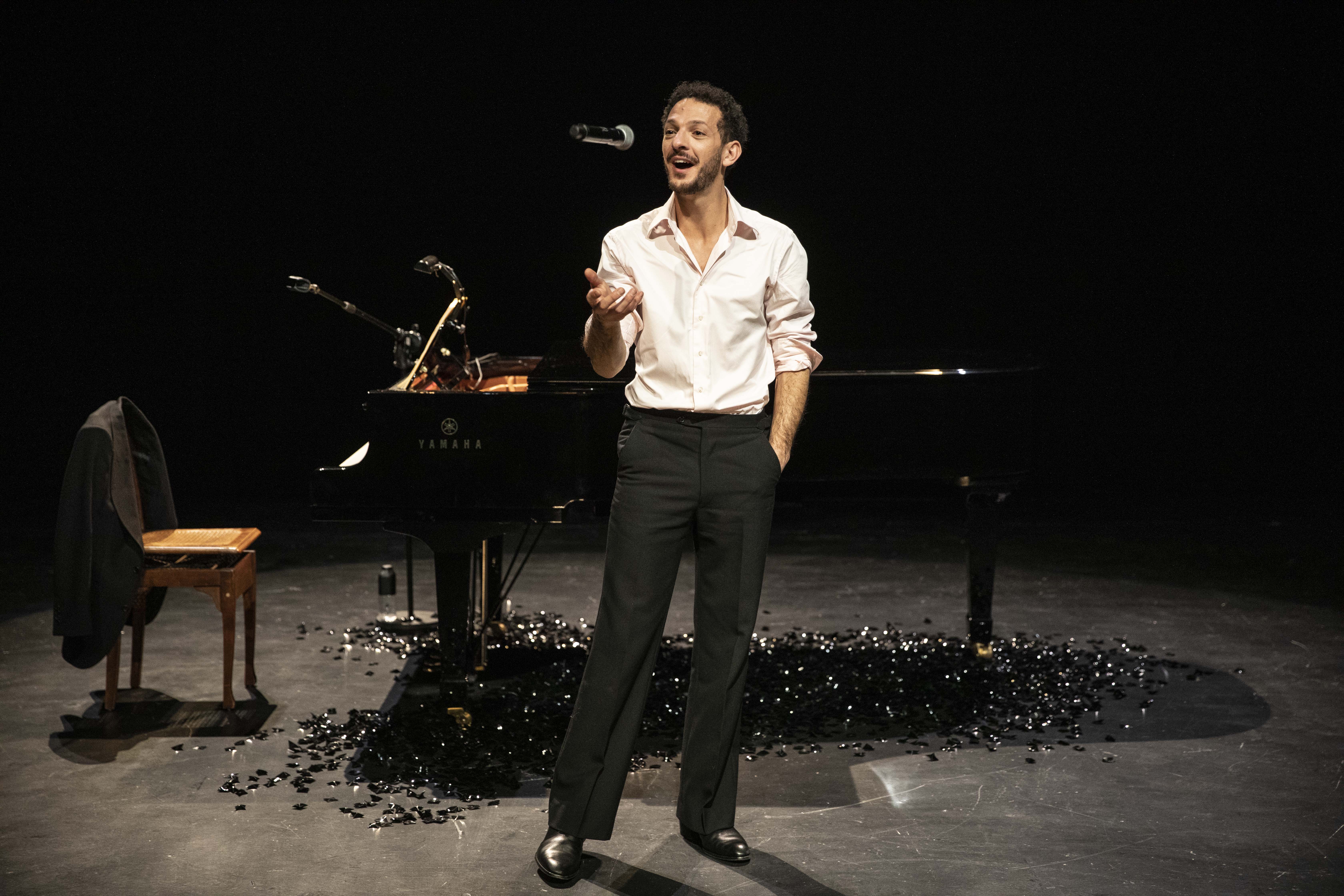 Vincent Dedienne ''Un soir de gala'' at Theatre Raymond Kabbaz on Oct. 25th.