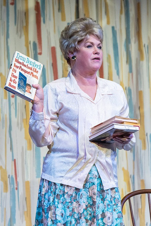 Helen Rapits as Erma Bombeck in Erma Bombeck: At Wit's End
Produced by triangle productions! - Portland Oregon
photo by Kinderpics/David Kinder 1