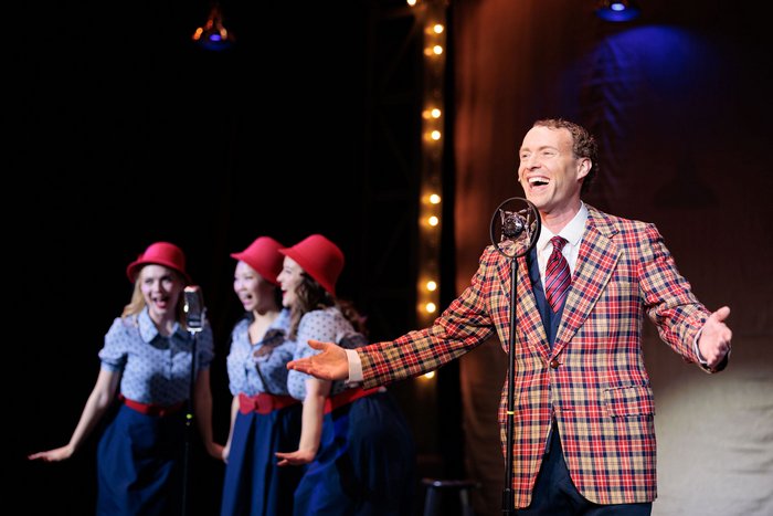 Ellen Gruber (Annie) and Frankie McElroy (Molly) Photos by Michael Bessom Photography 35