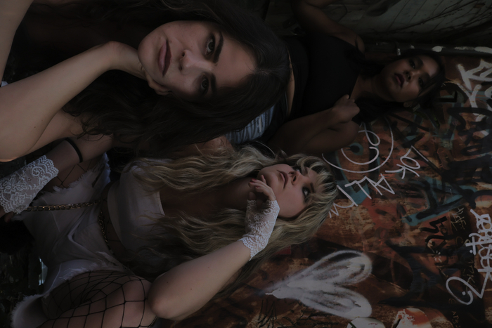 Girls Unwanted. Back - Marline Yan as Ash L-R Front - Alexandra Floras-Matic as Kat & Ziggy Schulting as Hanna 3