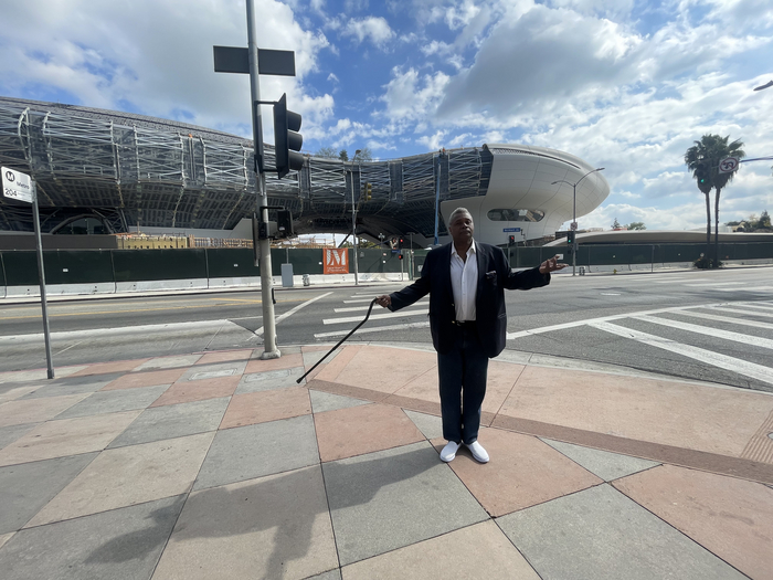 The Perfect Place To Discuss Cloud-Capped Towers And Gorgeous Palaces: On Tuesday November 7, 2023, veteran stage actor and play director Darryl Maximilian Robinson utilized this majestic background. 1
