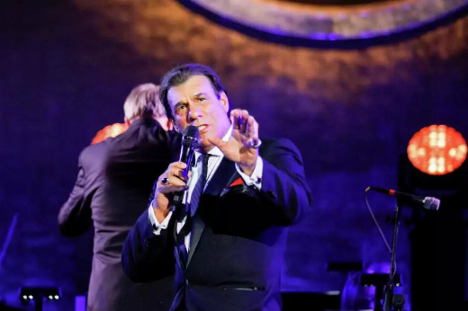 Davi Sings Sinatra