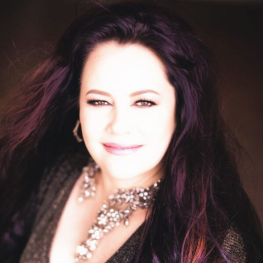 Amy Hanaialii