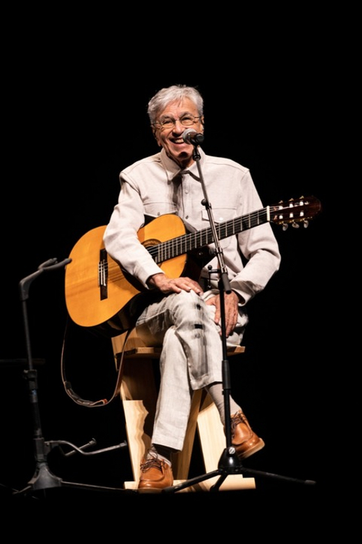 Caetano Veloso performs Meu Coco