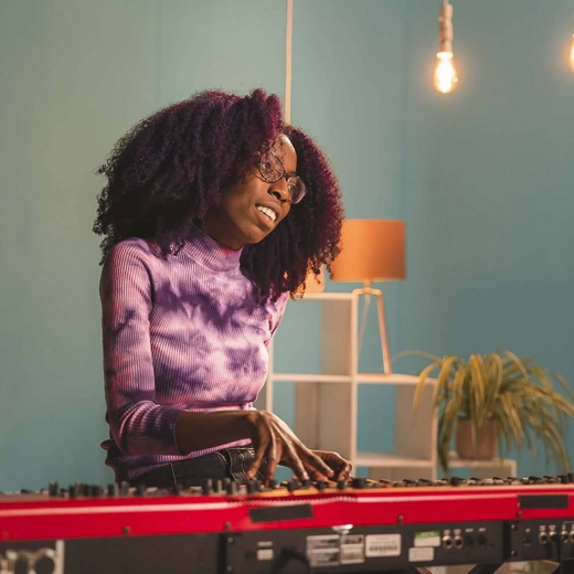 Late Night Jazz: Roella Oloro