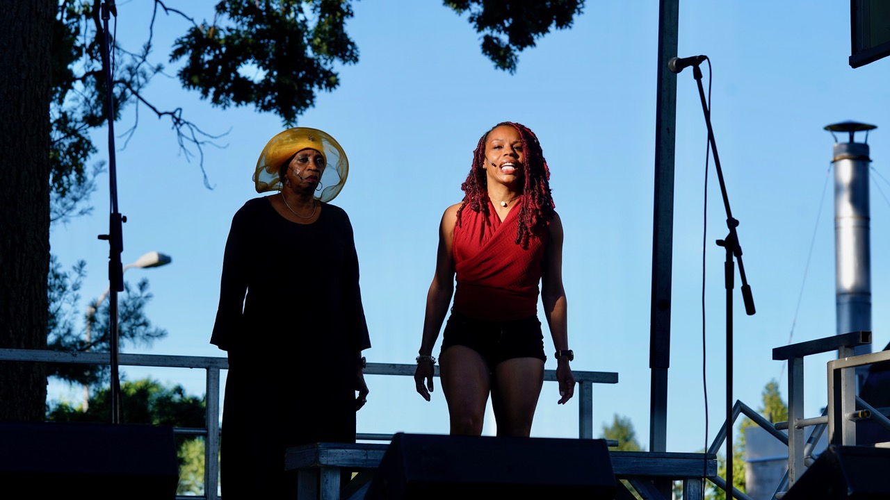 OJ Nelson, LA Wright as Mama and Mommy