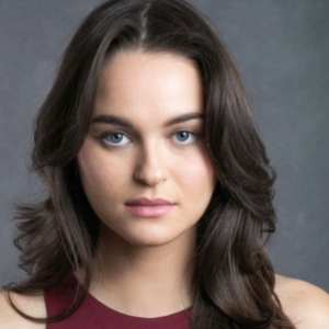 Chloe Berek - Sarah