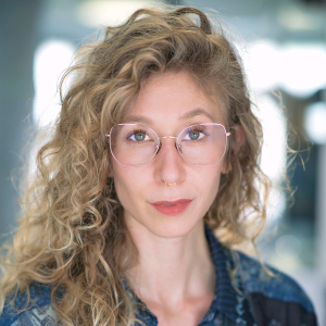 Annelise Bianchini - Iris Henniman