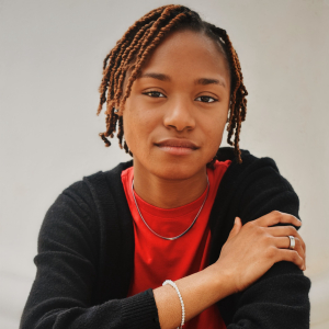 Jayla Bester - Chris, a journalist