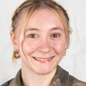 Gabrielle Gertner (Gabby) - Molly Aster