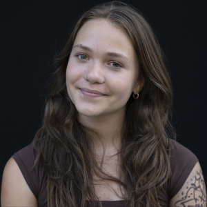 Vivienne Wingfield - Sharpette, Cheerleader, Valet