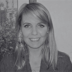 STACEY BAKER - SET DECOR