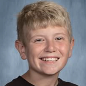 Peyton Chevraux  - Peter Cratchit