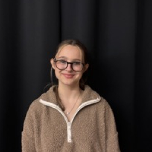 Charlotte Muskovitz - Constable Warren