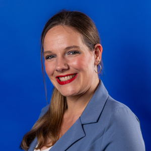 Loraine Kramer - Stewardess en diverse karakters