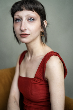 Alexis Molnar  - Bea