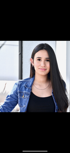 Lara Martinez - Naomi