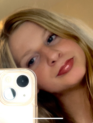 Ellie Hurst - Babkak