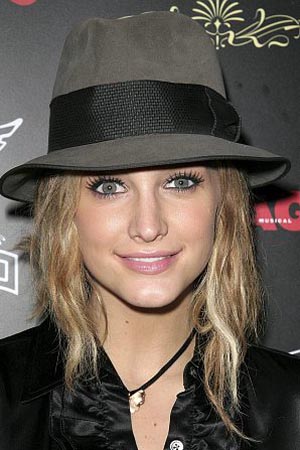 Photo Coverage: Ashlee Simpson Joins Chicago in London 