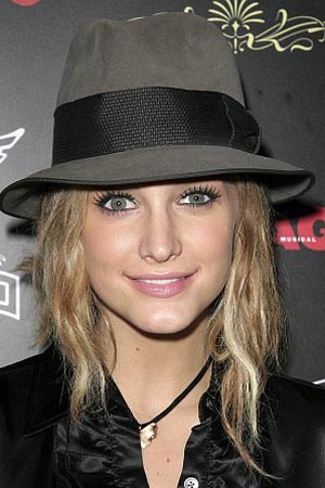 Photo Coverage: Ashlee Simpson Joins Chicago in London Image