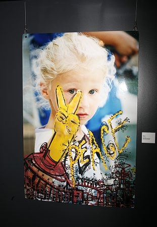Photo Coverage: Rosie O'Donnell Opens 'Solace' Art Gallery Image