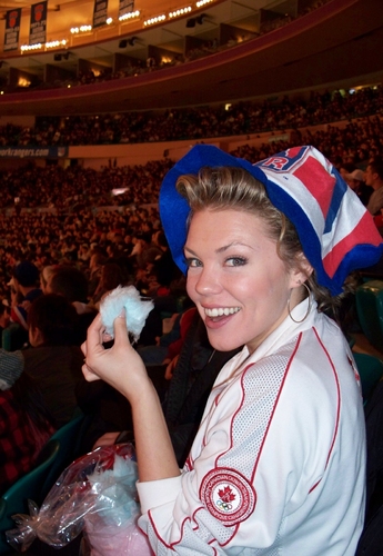 Robyn Hurder enjoys a little pre-show treat before watching the NY Rangers beat the B Photo