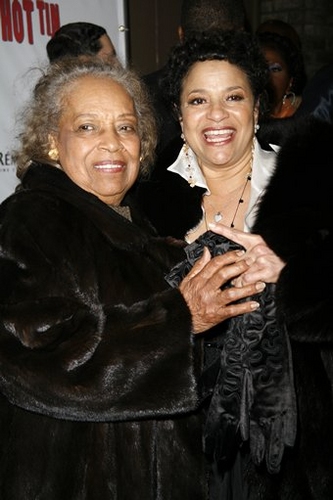 Debbie Allen and mother Vivienne Photo