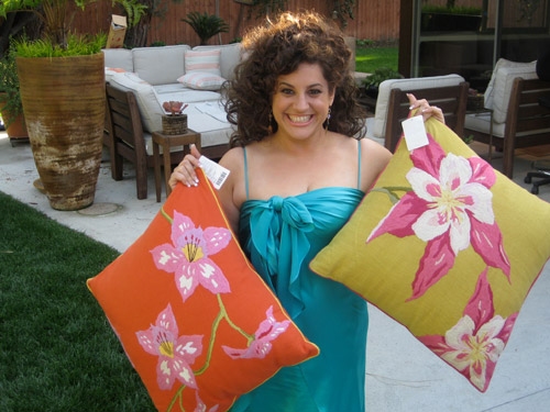 Marissa Jaret Winokur: "I begged them to let me keep the pillows!!!
I loved them! I  Photo